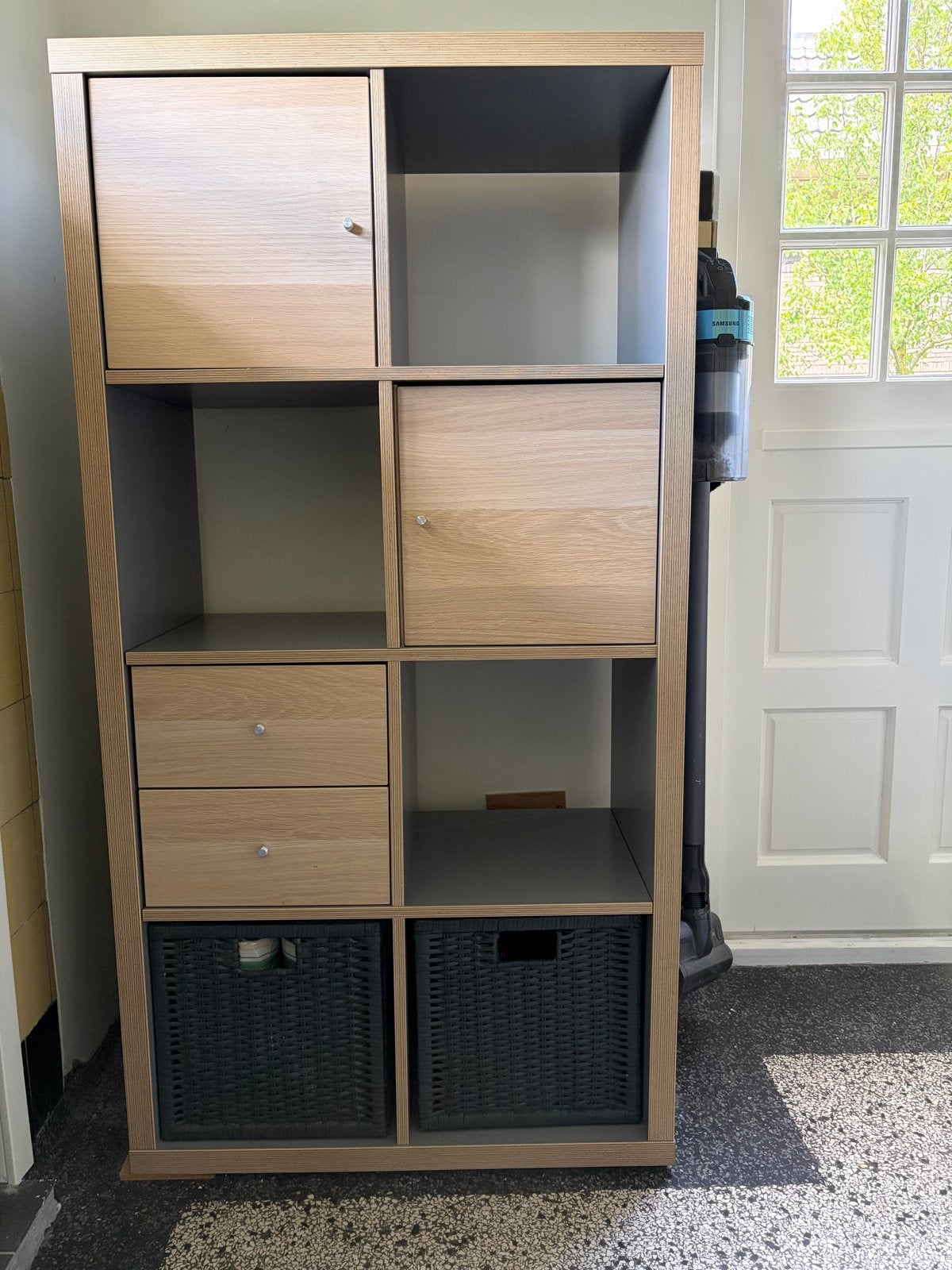 Ikea Kallax kast grijs/eik met lades, deurtjes & mandjes, Huis en Inrichting, Kasten | Overige, Ophalen, Gebruikt