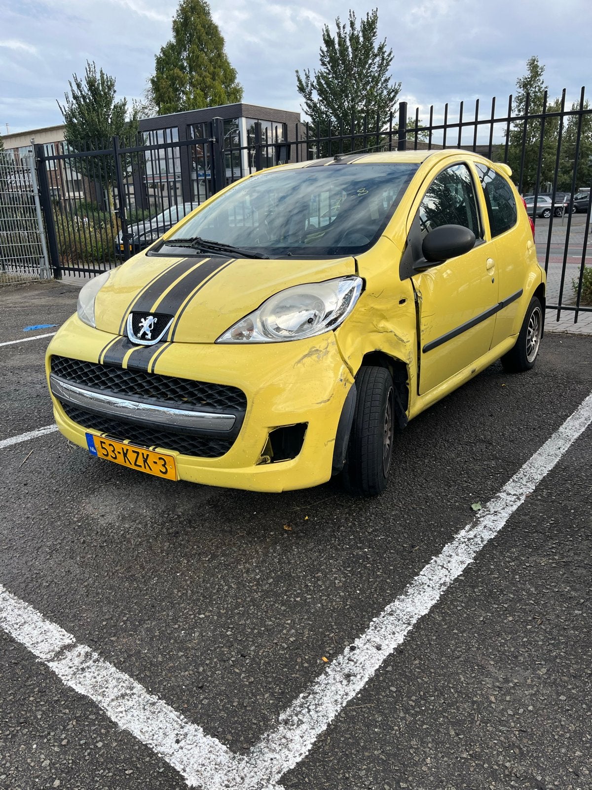 Peugeot 107 met schade - niet rijdbaar, Ophalen, Geel, Peugeot