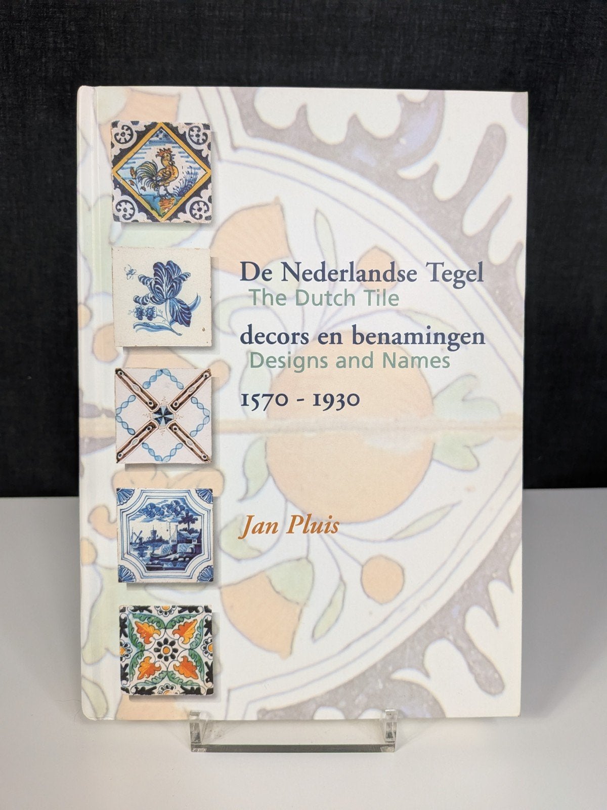 Jan Pluis - De Nederlandse tegel = The Dutch tile, Gelezen, Jan Pluis, Ophalen of Verzenden, Overige onderwerpen