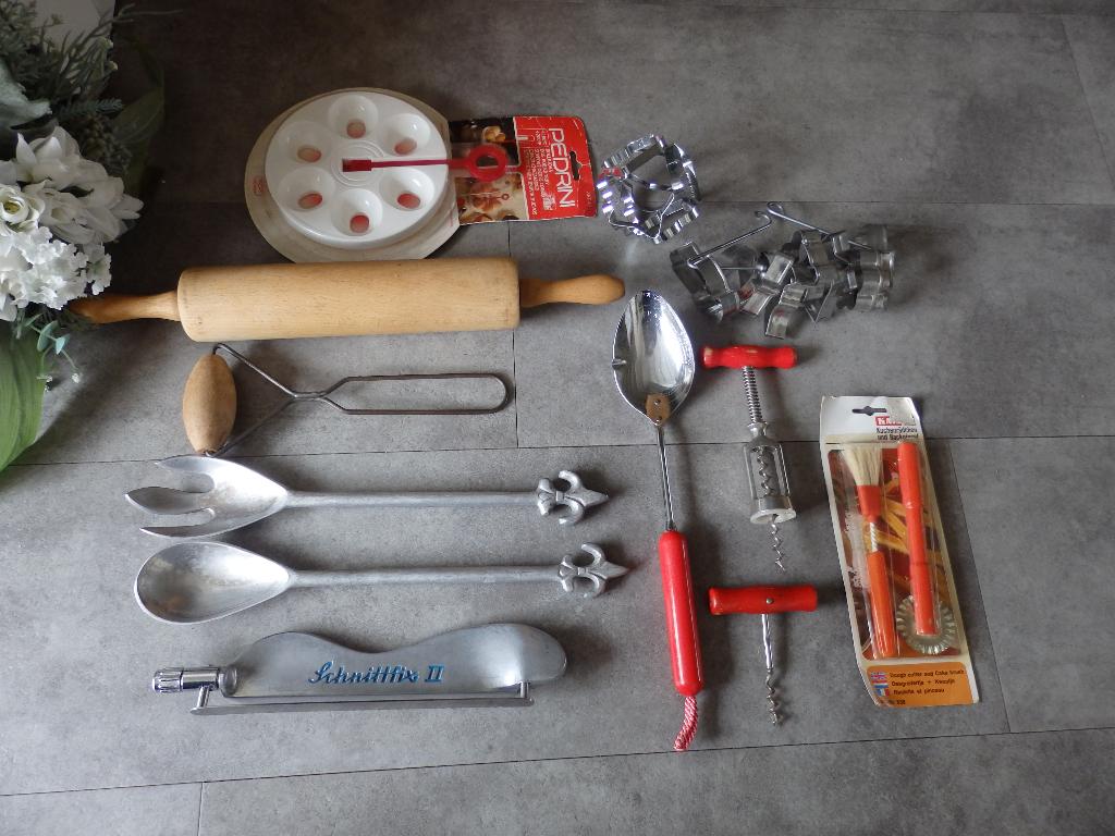 Vintage keukengerei Schnittfix-bakvormen-veer kurkentrekker, Ophalen of Verzenden