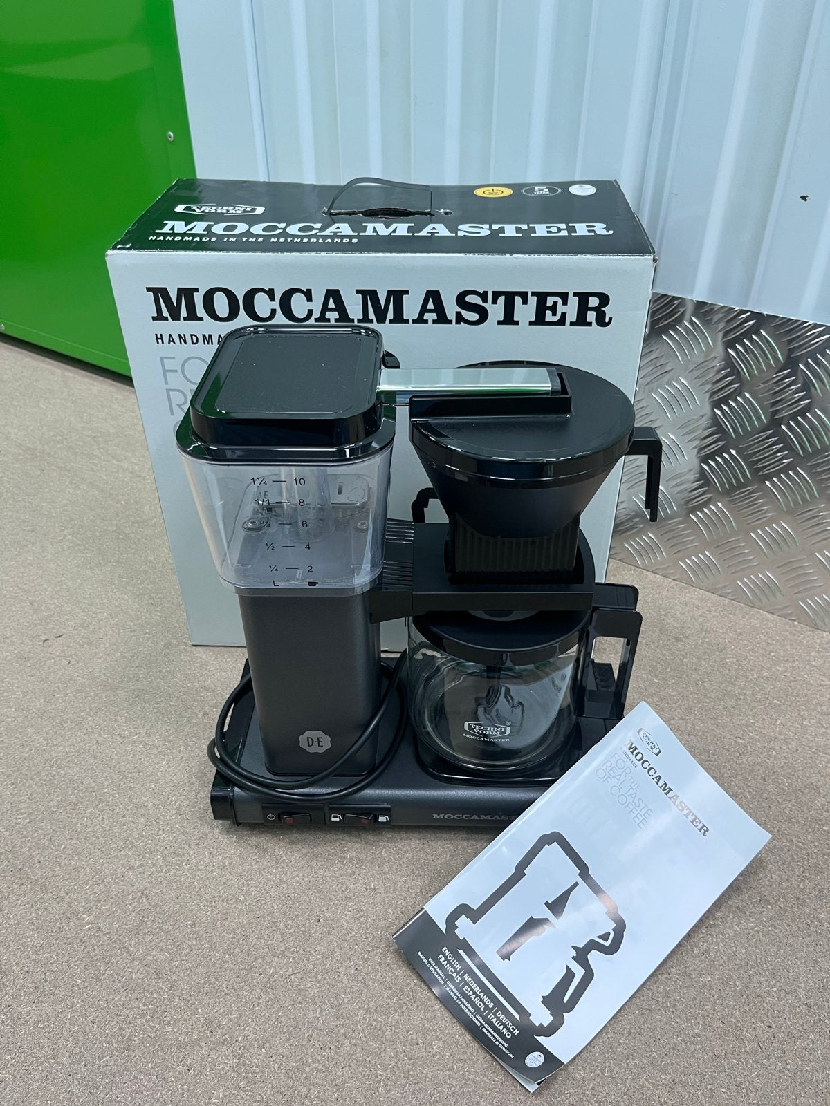 Moccamaster Koffiezetapparaat Zwart - Douwe Egberts, Afneembaar waterreservoir, 10 kopjes of meer, Koffiemachine, Gemalen koffie
