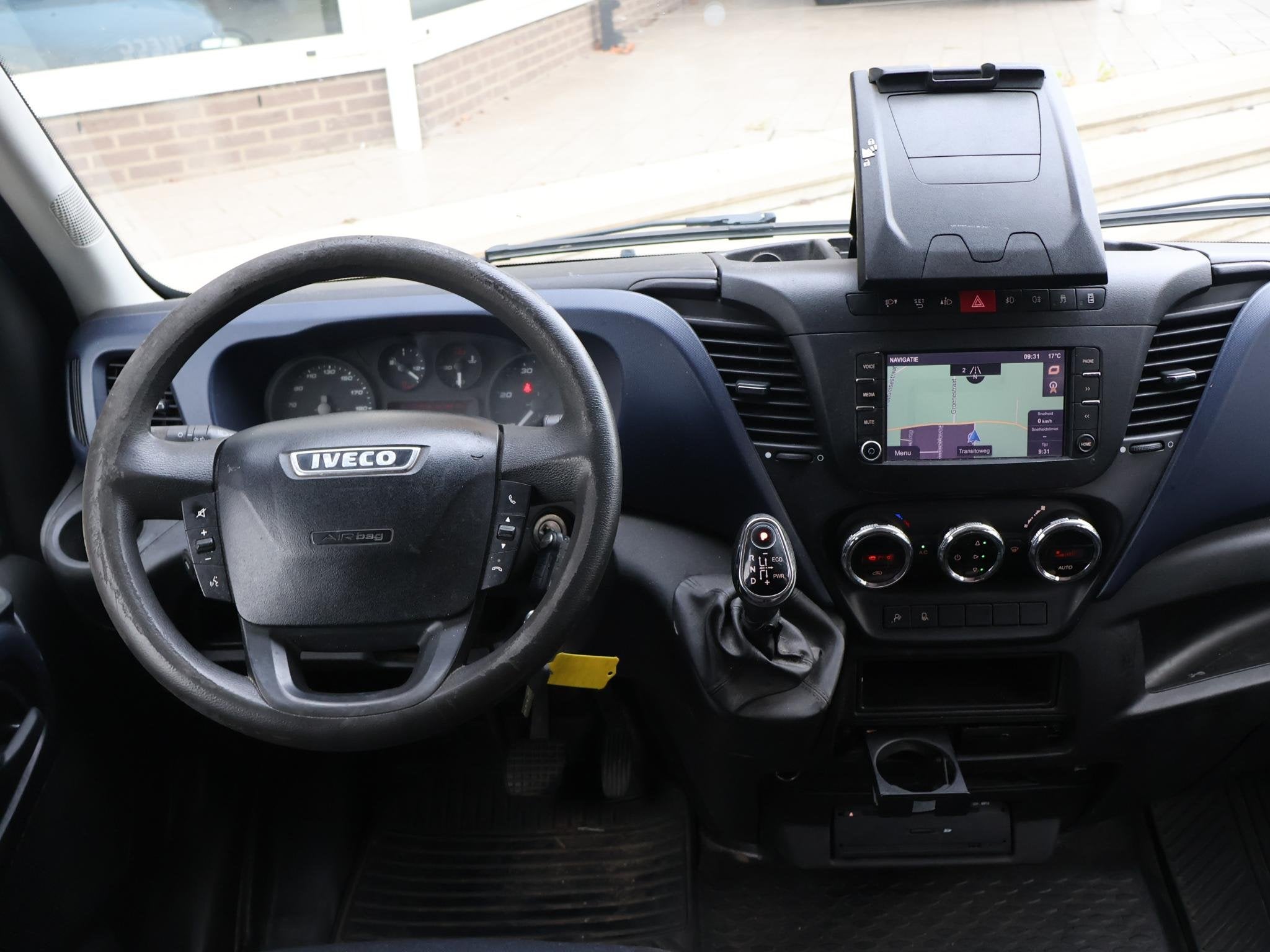 Iveco Daily 35C18V 3.0 180 PK AUT8 6-PERS DUBBEL CABINE EURO, Automaat, Euro 6, 4 cilinders, Origineel Nederlands