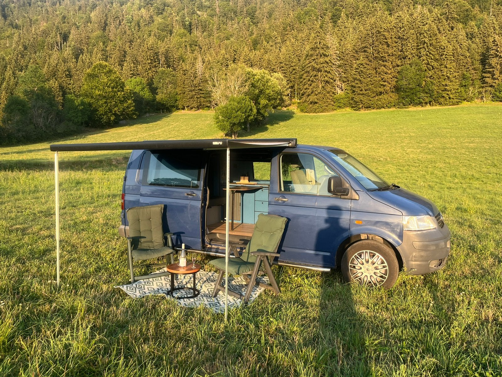VW T5 camper 2.5 TDI 130 pk | luxe-modern | Nieuwe APK!!, Buscamper of Camperbus, Volkswagen, Tot en met 2, Luifel