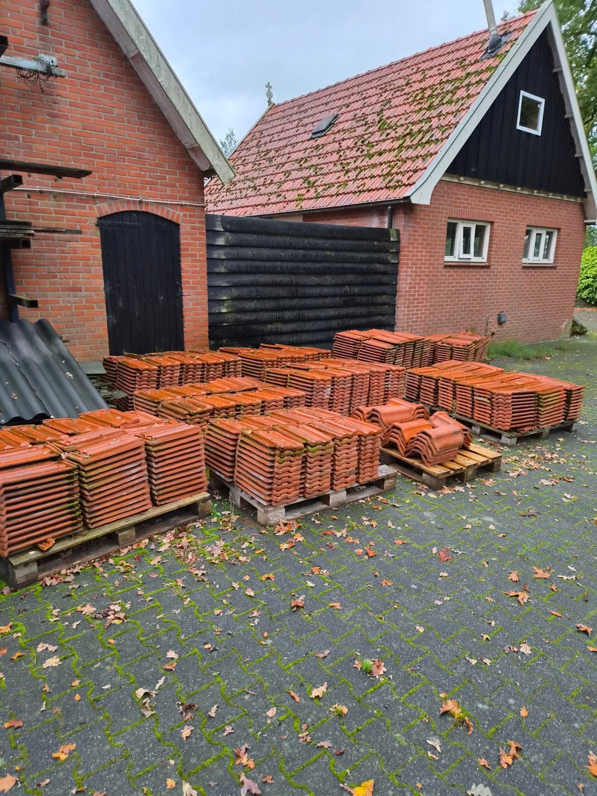 Muldenpannen ca. 1000 stuks plus nokvorsten, Ophalen, Gebruikt, Steen of Klei, 15 m² of meer