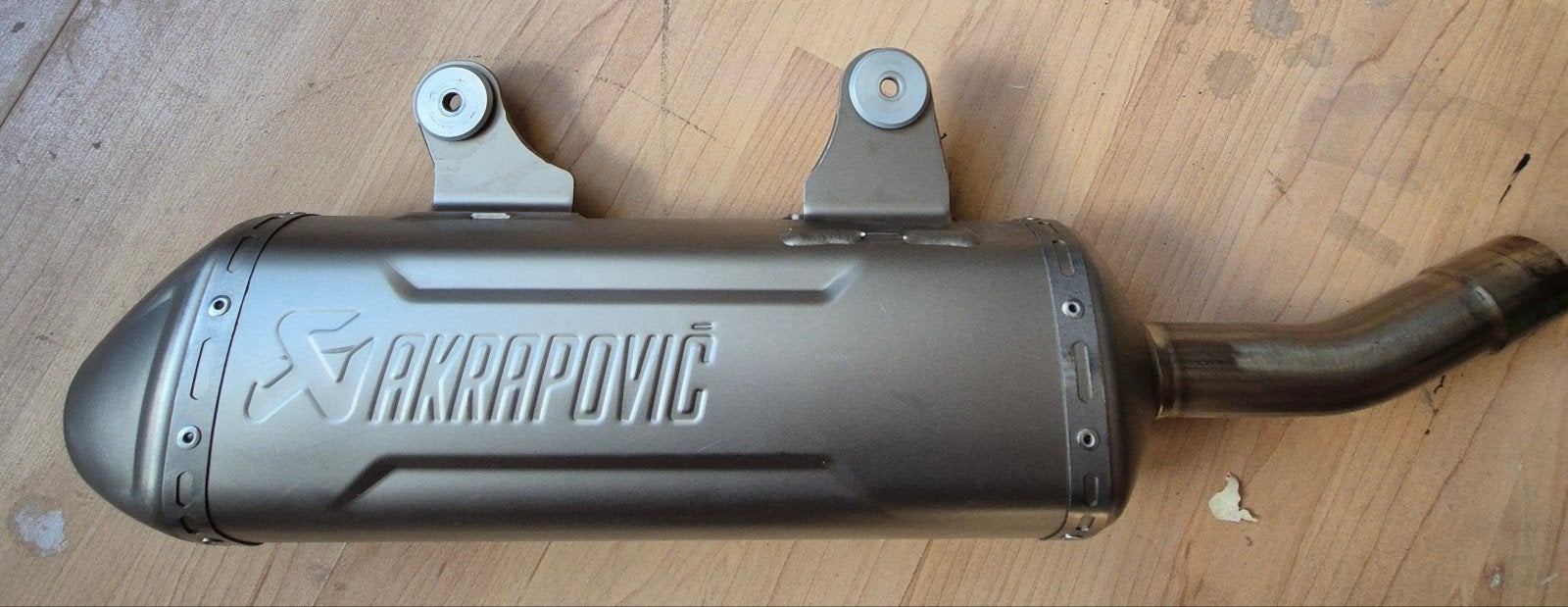 akrapovic uitlaat, Ophalen