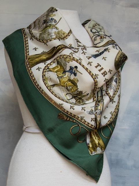 HERMES  sjaal,  " La Chasse a Tire" ,    afmeting 85 x 85cm, Kleding | Dames, Mutsen, Sjaals en Handschoenen, Maat 42/44 (L), Ophalen of Verzenden