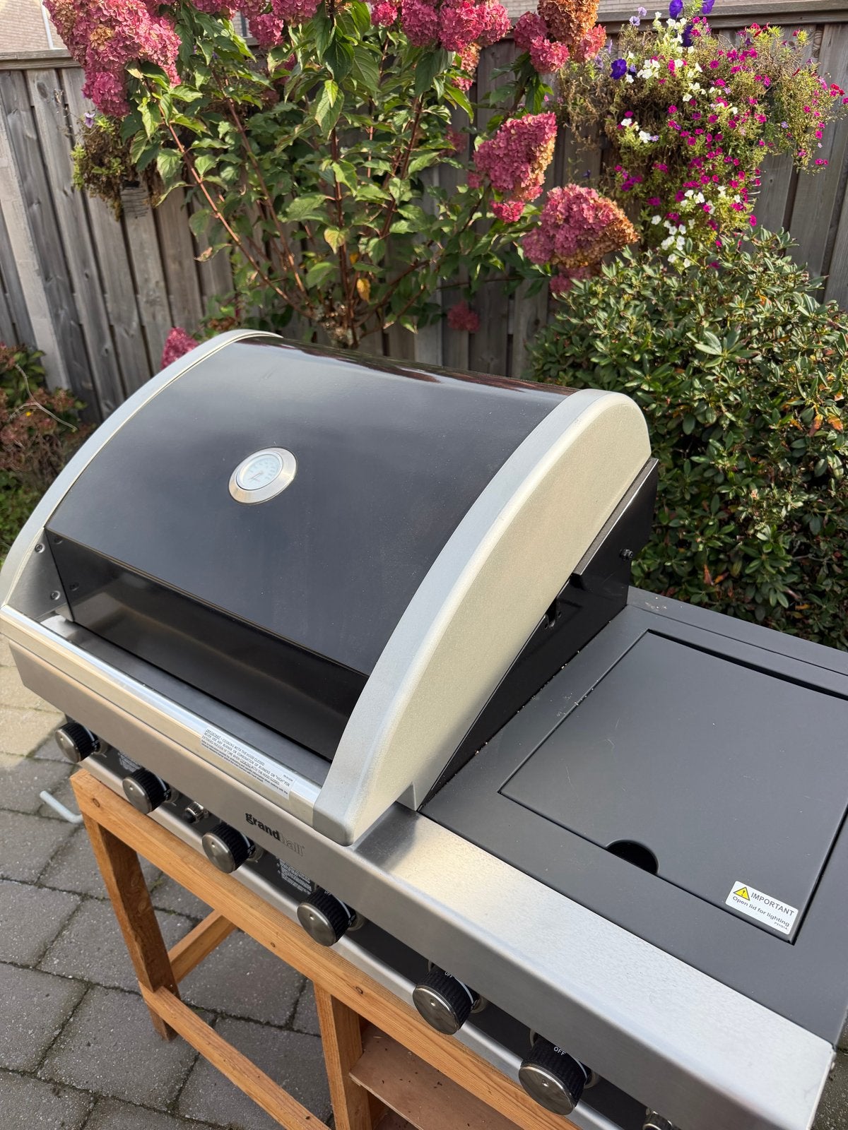 Foto 5 van Grandhall Maxim G4 BBQ met zijbrander en onderstel