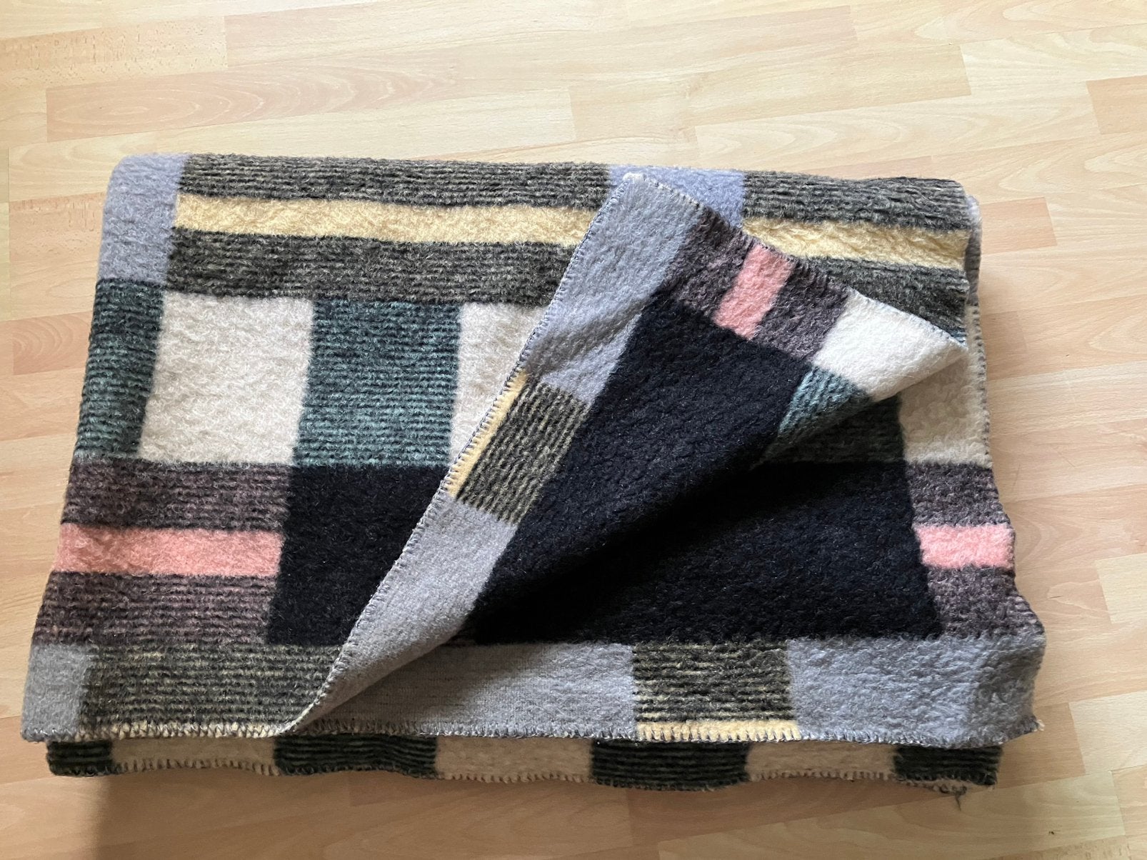 100% wollen geruite vintage deken 1.75 x 2.30 m izgs, Gebruikt, Ophalen of Verzenden, Deken of Dekbed, Wol