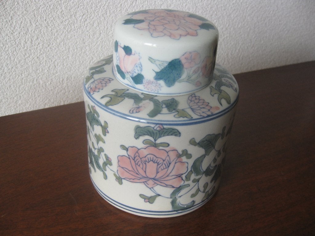 Ronde porseleinen pot met deksel, Chinees gedecoreerd., Antiek en Kunst, Antiek | Porselein, Ophalen of Verzenden