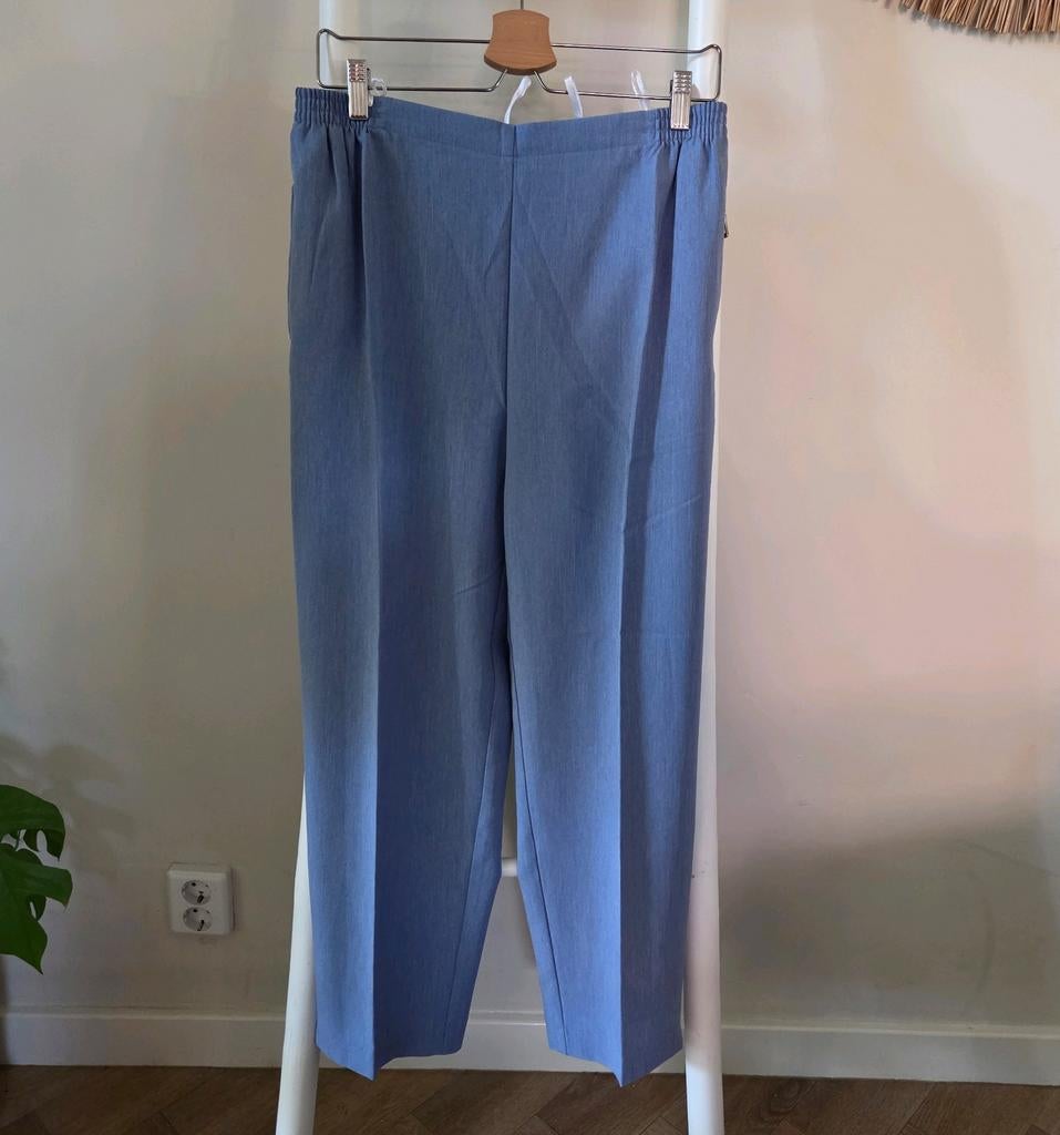Lichtblauwe broek, maat 50 magna atelier promiss, Kleding | Dames, Grote Maten, Ophalen of Verzenden, Zo goed als nieuw, Blauw