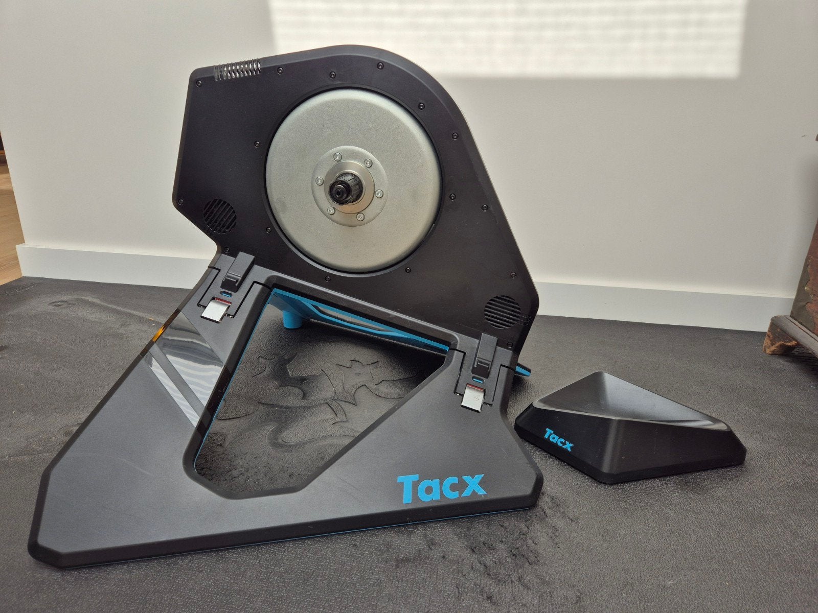 Tacx Neo 2T Smart Trainer met mat en ANT+ connector, Ophalen of Verzenden, Zo goed als nieuw, Overige typen