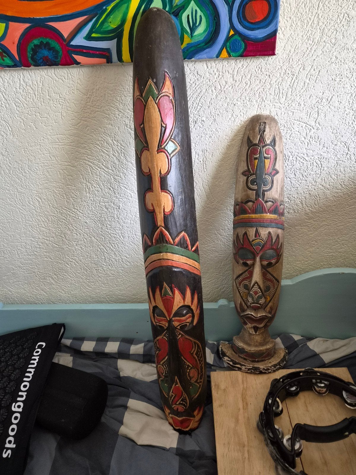 Twee handgesneden houten maskers/beelden uit Indonesië, Hout, Masker, Ophalen of Verzenden, Handgemaakt