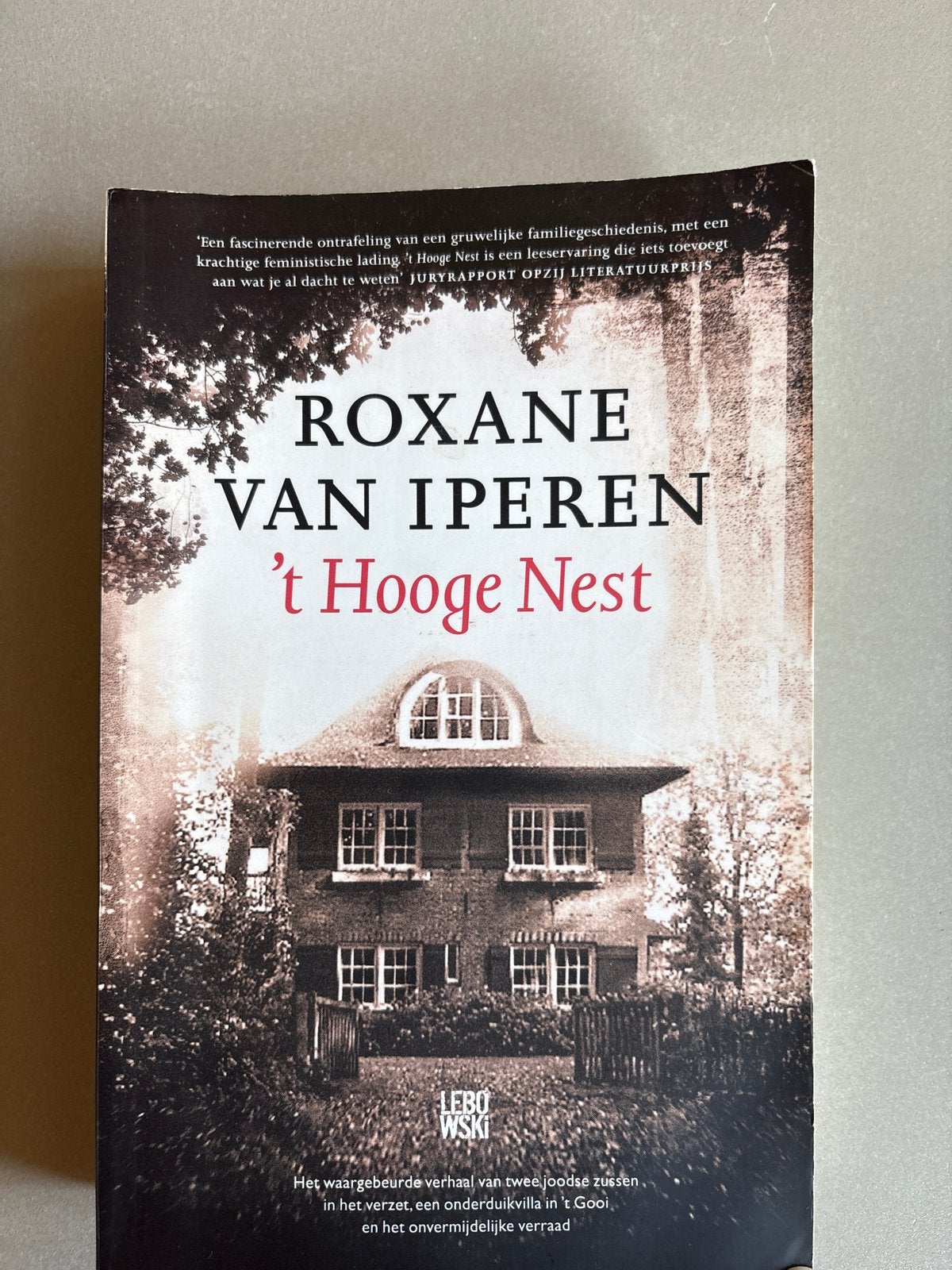 Roxane van Iperen - 't Hooge Nest (Paperback), Ophalen of Verzenden, Gelezen, Nederland
