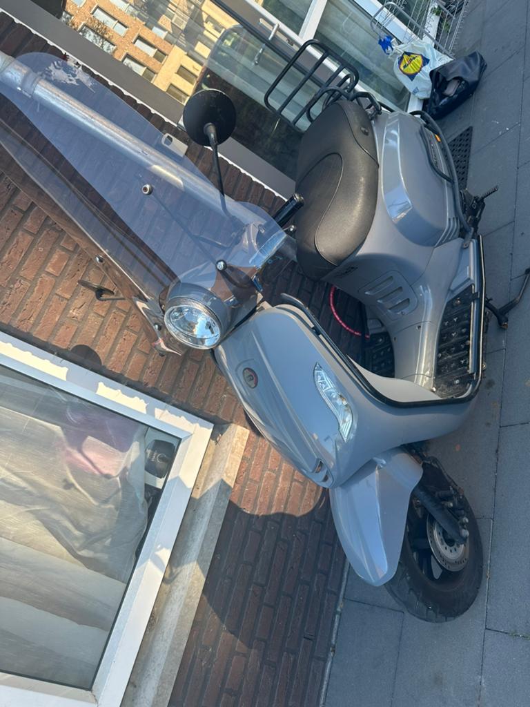 Zo goed als nieuwe Vespa scooter, Ophalen of Verzenden, Benzine, Overige modellen