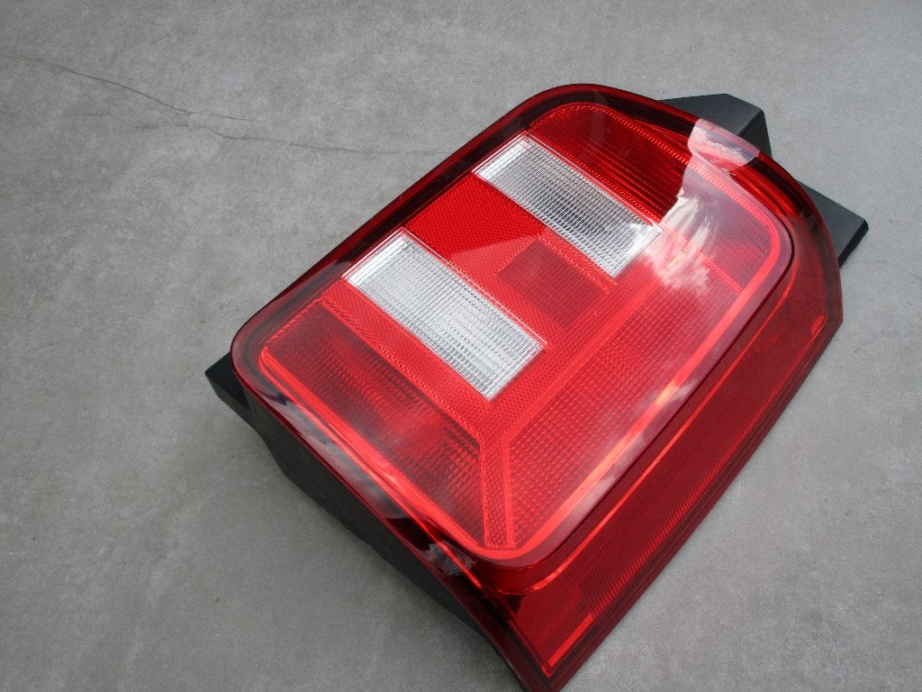 Vw transporter T6 Bwj.2018 Linker/ Rechter achterlicht €100, Ophalen of Verzenden