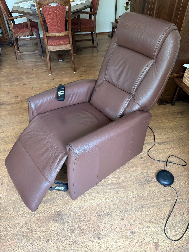 Foto 4 van Leren relaxfauteuil in goede staat