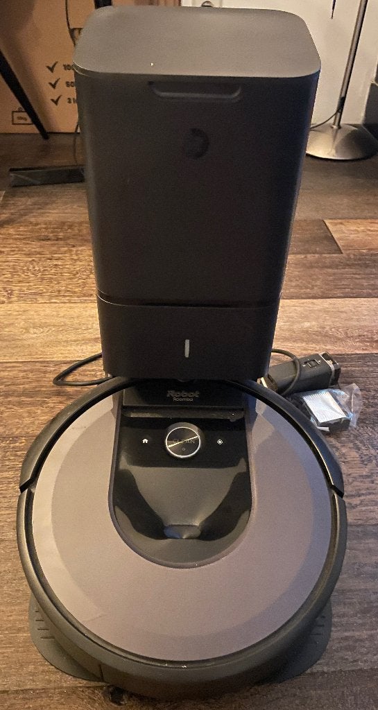Roomba i7+ Robot Vacuum w/ Base €200, Ophalen, IRobot, Robotstofzuiger, Bedienbaar via app