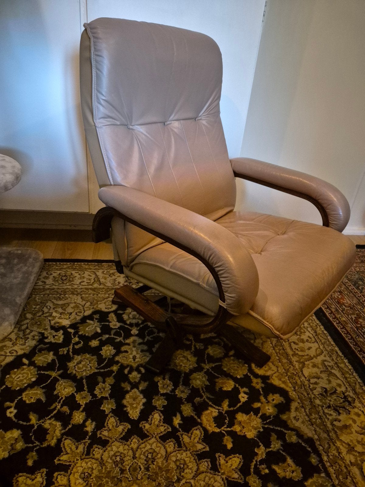 Swivel recliner by Unico Denmark

 Relax fauteuil stoel, Ophalen, 75 tot 100 cm, 50 tot 75 cm