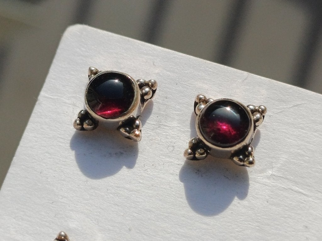 Vanoli 925 zilveren ooknopjes oorbellen met granaat, Sieraden, Tassen en Uiterlijk, Daiva1973@hotmail.com, Vanoli, Amsterdam, Nieuw