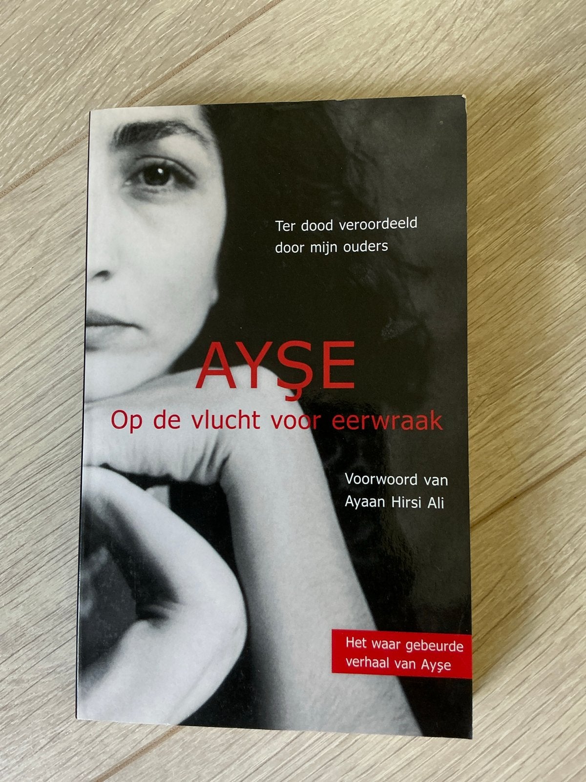 Ayse: Op de vlucht voor eerwraak - Het waargebeurde verhaal, Boeken, Ophalen of Verzenden, Gelezen