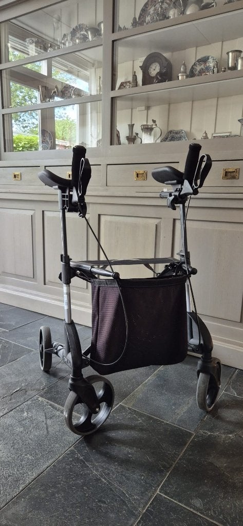 Te koop Topro troya rollator met onderarmsteunen, Ophalen, Opvouwbaar, Gebruikt