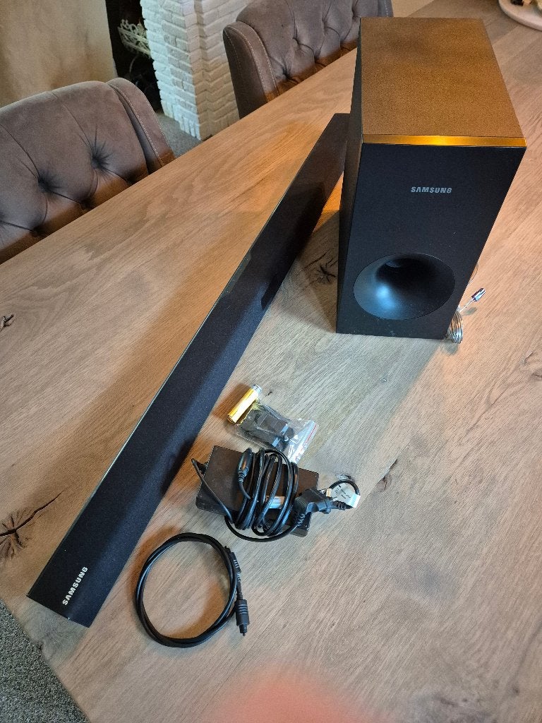 Samsung surround soundbar HW-H355, Audio, Tv en Foto, Ophalen, Bluetooth, Zo goed als nieuw