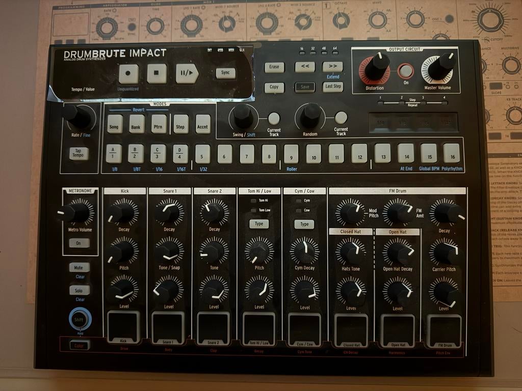 Arturia DrumBrute Impact Limited edition, Muziek en Instrumenten, Drumcomputers, Ophalen, Zo goed als nieuw, Overige merken