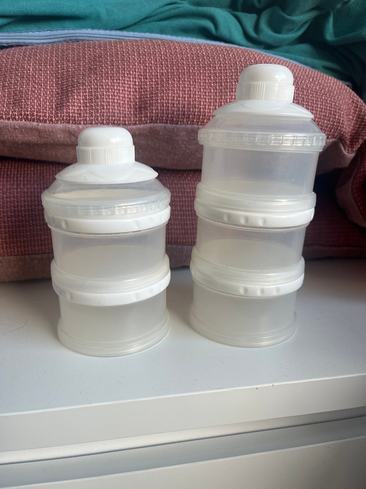 Gratis op te halen poedertorens babyvoeding - 2 stuks, Ophalen, Overige merken, Bewaarbakje, Zo goed als nieuw