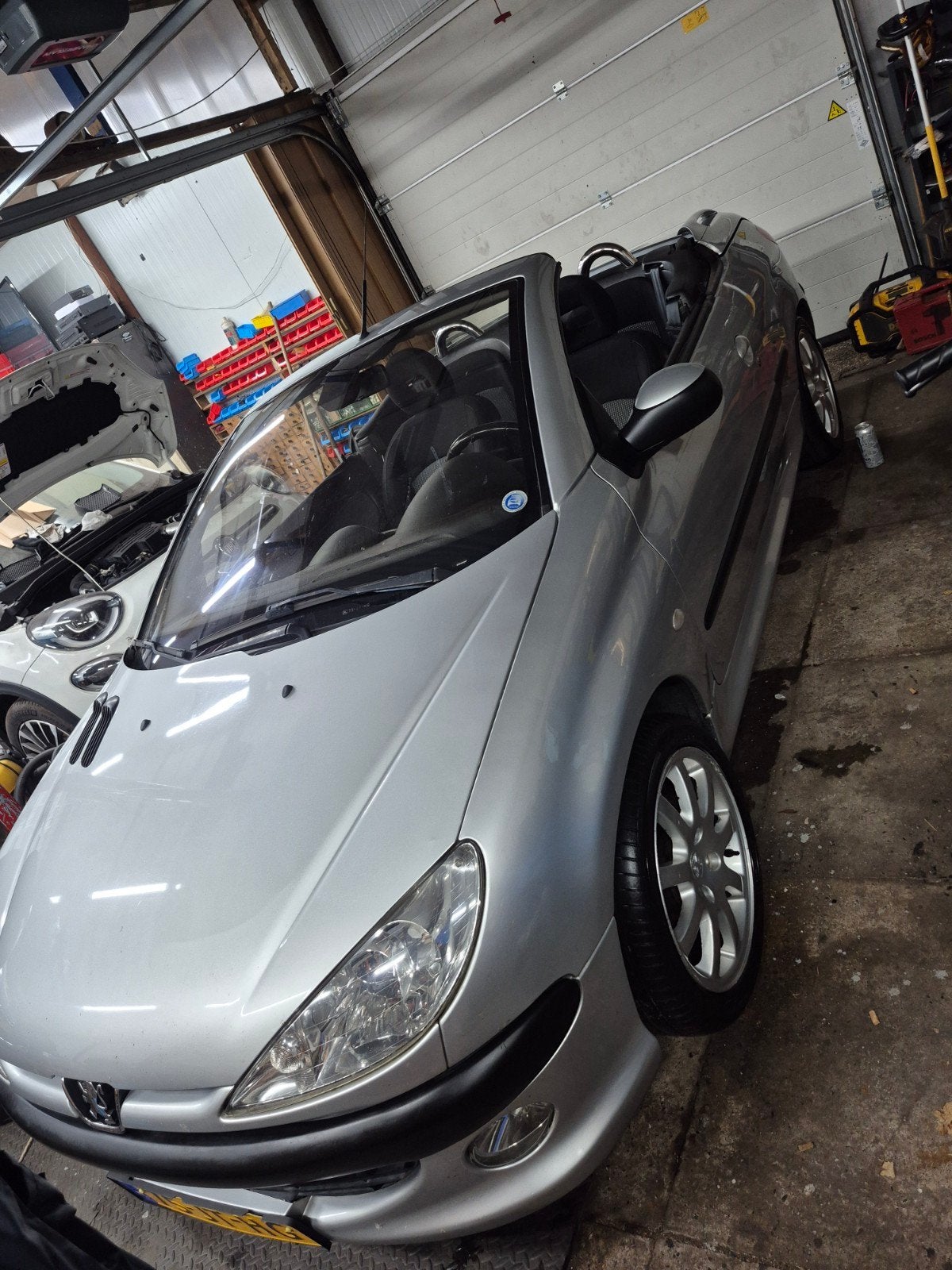 Peugeot 206CC 2.0 16V 2002 Grijs, Auto's, Peugeot, 136 pk, Zwart, 4 cilinders, Cabriolet