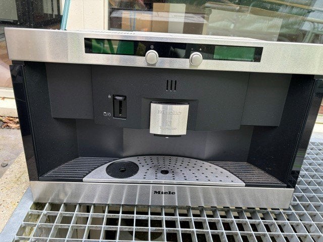 Miele Nespresso Type 490 CVA 2660, Witgoed en Apparatuur, Ophalen, Koffiepads en cups, 10 kopjes of meer, Koffiemachine