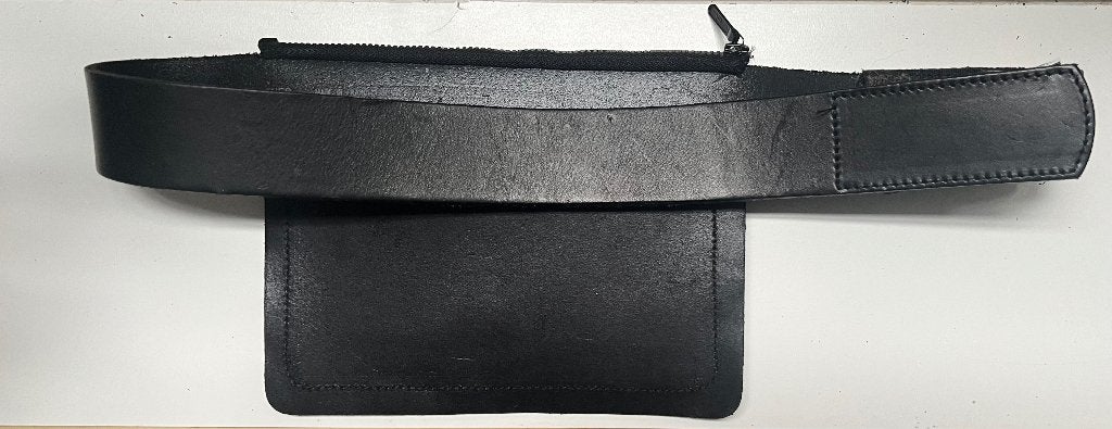Claudia Strater. Leren riem met tasje. 80 cm., 80 tot 90 cm, 3 tot 5 cm, Zwart, Nieuw