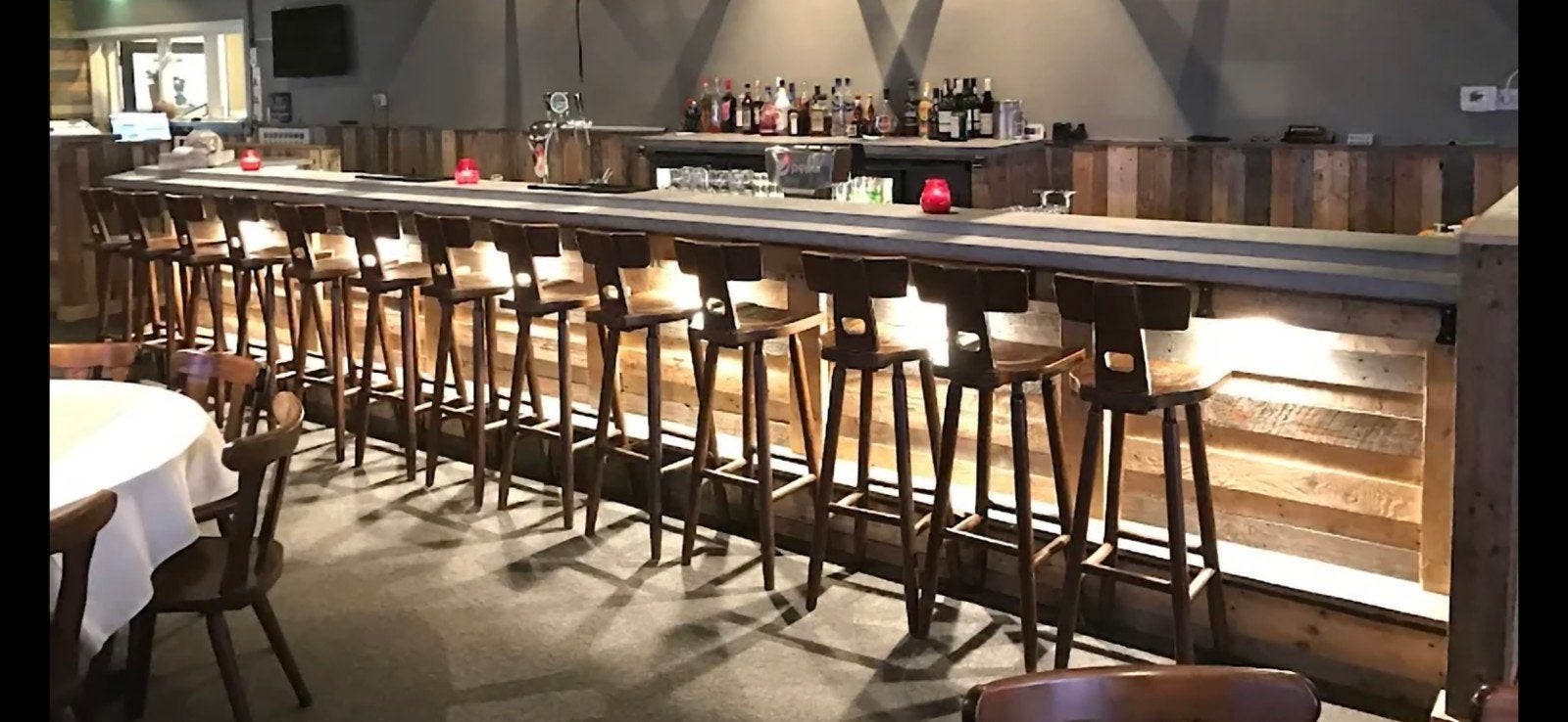 Mooie grote bar inclusief dubbele tap, verlichting, en RVS, Ophalen