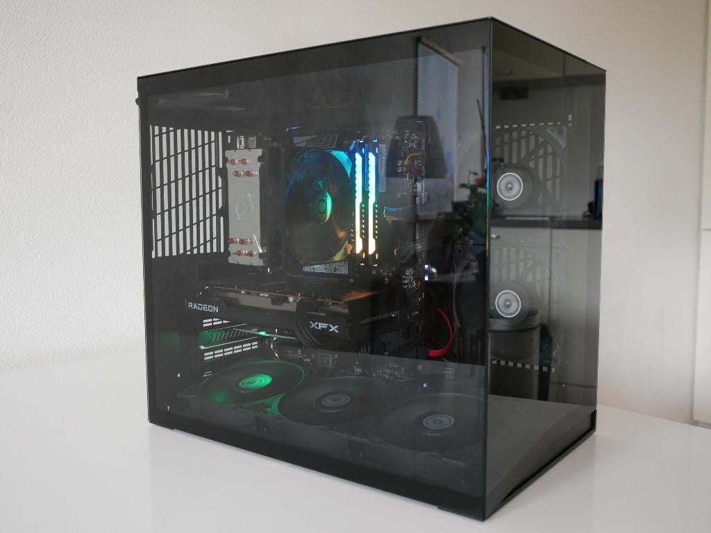 Gaming PC - RX 6650 XT & i5-8600K Lian Li Case, Computers en Software, Desktop Pc's, Ophalen, Zelf gebouwde pc, Zo goed als nieuw