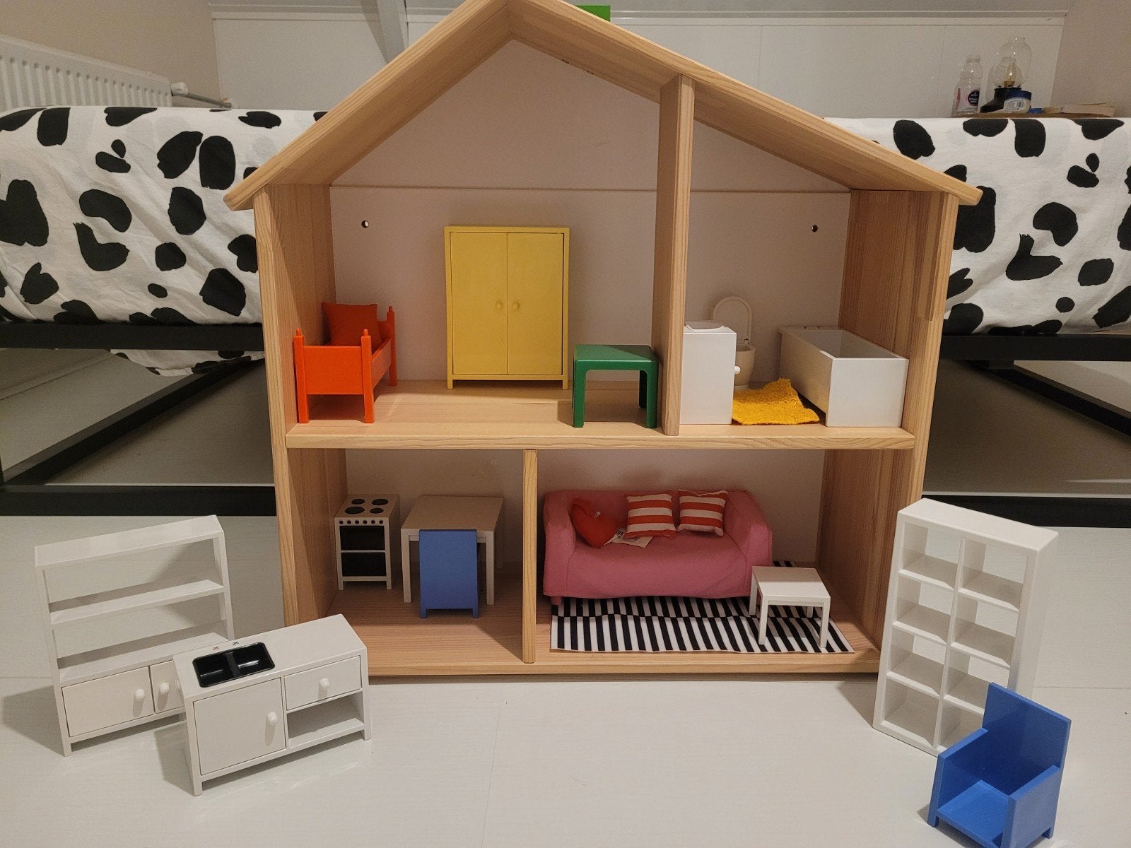 IKEA Poppenhuis met Meubels - Zo Goed als Nieuw, Kinderen en Baby's, Speelgoed | Poppenhuizen, Ophalen, Zo goed als nieuw, Poppenhuis
