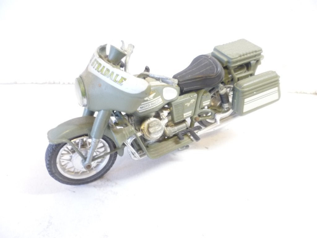 Polistil Italy Moto Guzzi Motor Polizia Stradale 1:15 schaal, Ophalen of Verzenden, Zo goed als nieuw, Motor