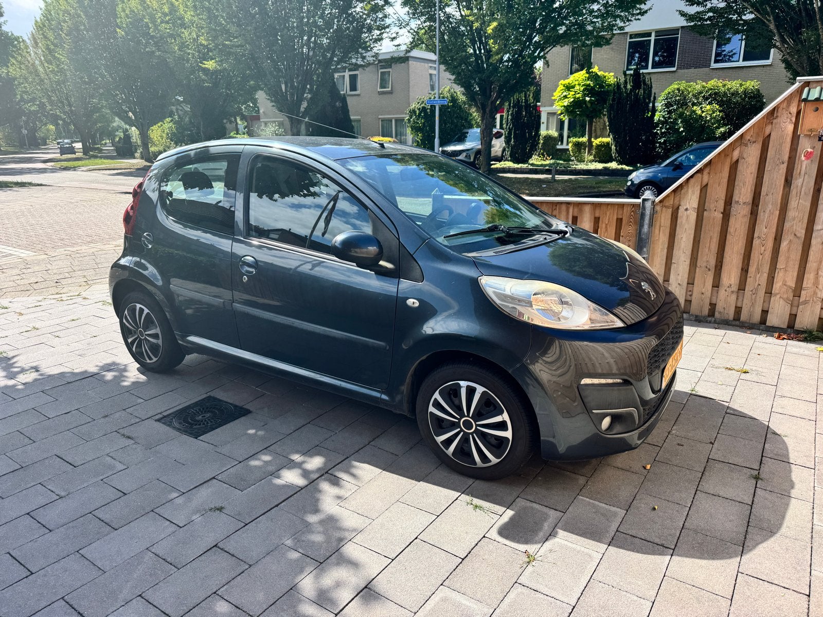 Peugeot 107 1.0 12V 5DR 2012 Grijs, Voorwielaandrijving, 4 stoelen, Origineel Nederlands, Handgeschakeld