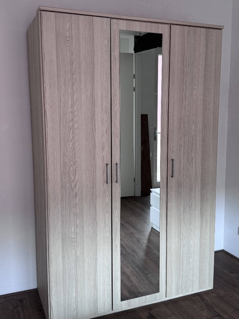 Kledingkast licht hout 134x208, Huis en Inrichting, Ophalen, Met deur(en), Gebruikt, 100 tot 150 cm