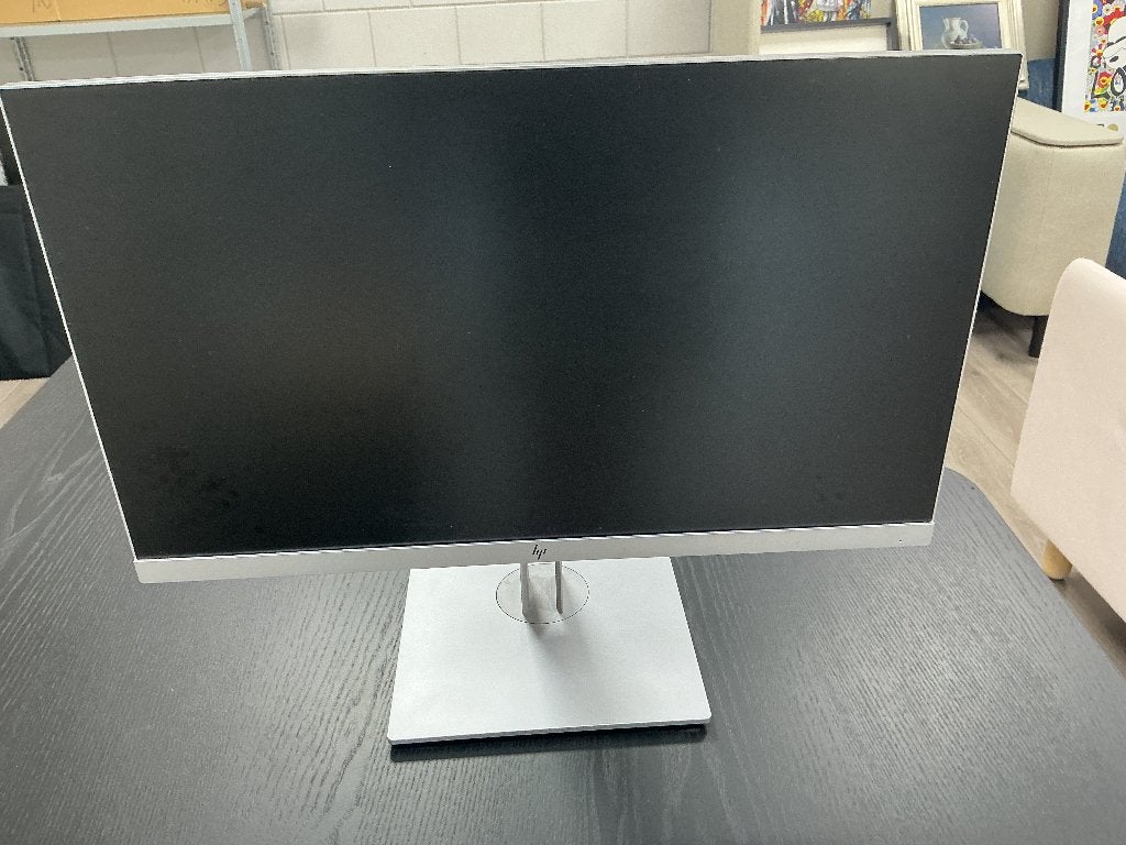 Beeldscherm HP op standaard met 2 extra Dell standaards, Computers en Software, Ophalen, Hp, In hoogte verstelbaar, Zo goed als nieuw