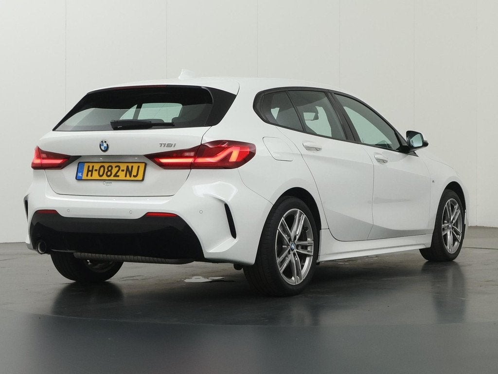 BMW 1-serie 118i Executive Edition M-Sport | Virtual Cockpit, Auto's, BMW, Stof, Gebruikt, Automatische klimaatregeling, Wit