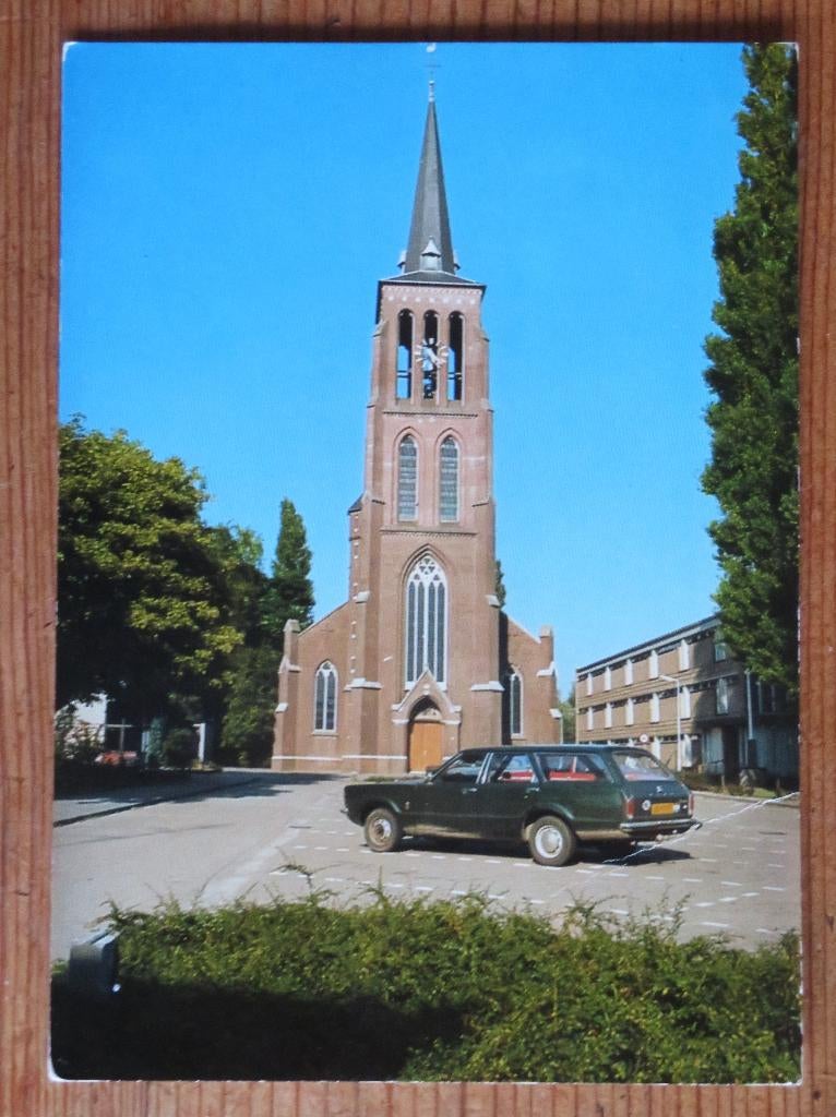 Eerde: Kerk Sint Antonius Abt ( met oude auto ), Ophalen of Verzenden, Voor 1920, Noord-Brabant