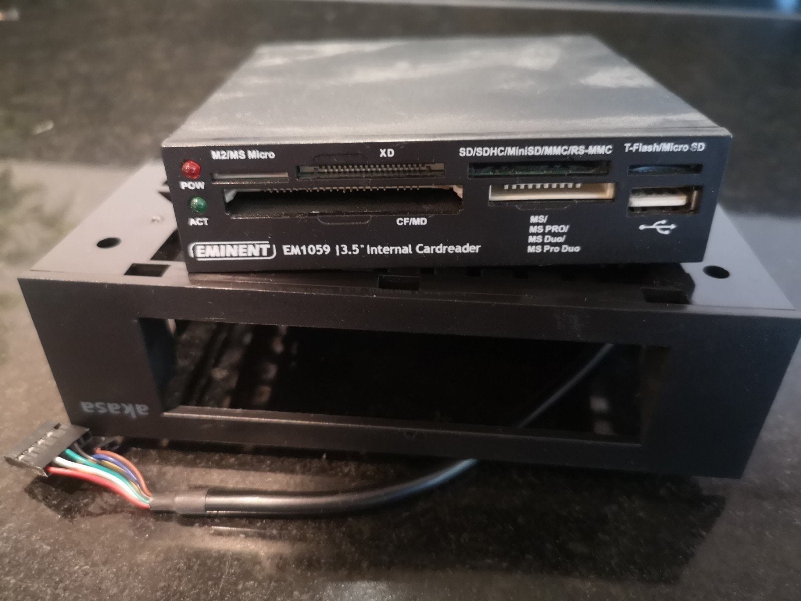 Eminent EM1059 3.5" Interne Kaartlezer met Akasa Behuizing, Ophalen of Verzenden, Gebruikt, Eminent