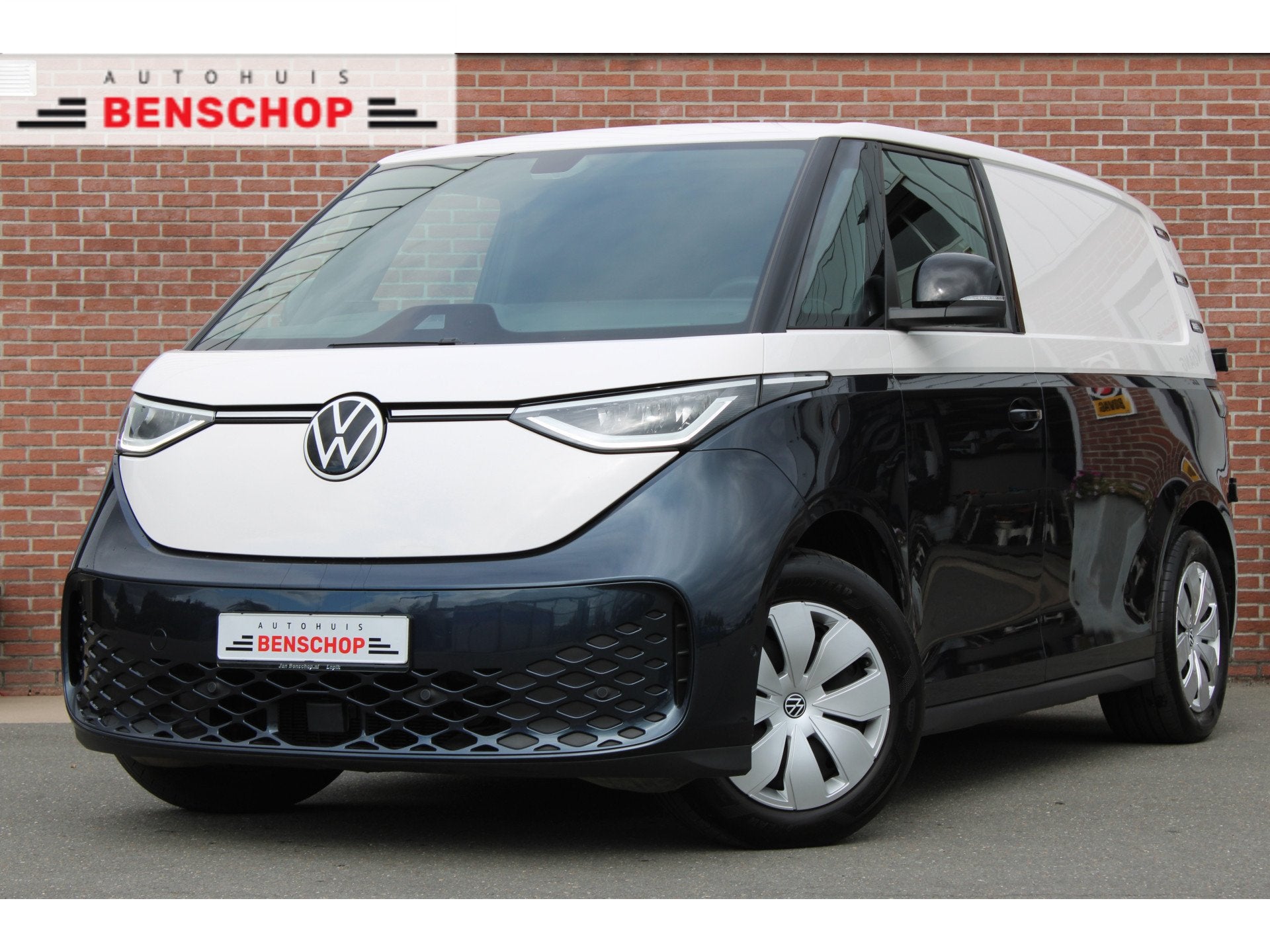 Volkswagen ID. Buzz Cargo 77 kWh 204PK 98% SOH |CAMERA|CRUIS, Auto's, Bestelauto's, Automaat, Parkeersensor, Gebruikt, Zwart