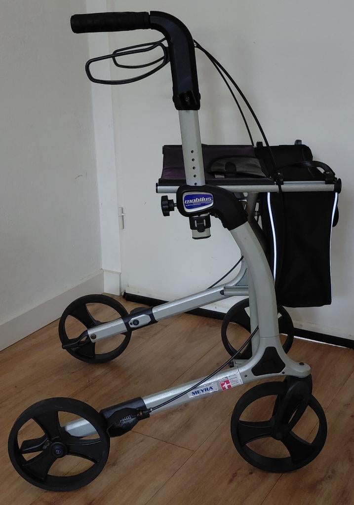 Rollator merk: Meyra Ortopedia + stevige Tas  ( 7.7 kg ), Ophalen, Opvouwbaar, Zo goed als nieuw