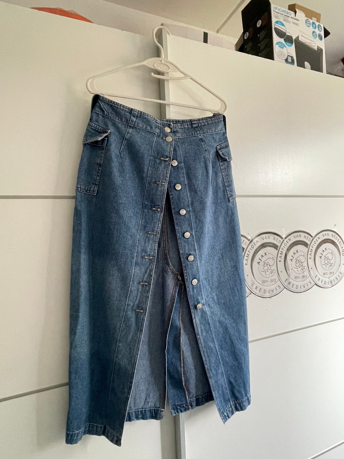 Vintage denim rok met knoopsluiting, Kleding | Dames, Rokken, Gedragen, Maat 38/40 (M), Blauw, Onder de knie, Ophalen of Verzenden