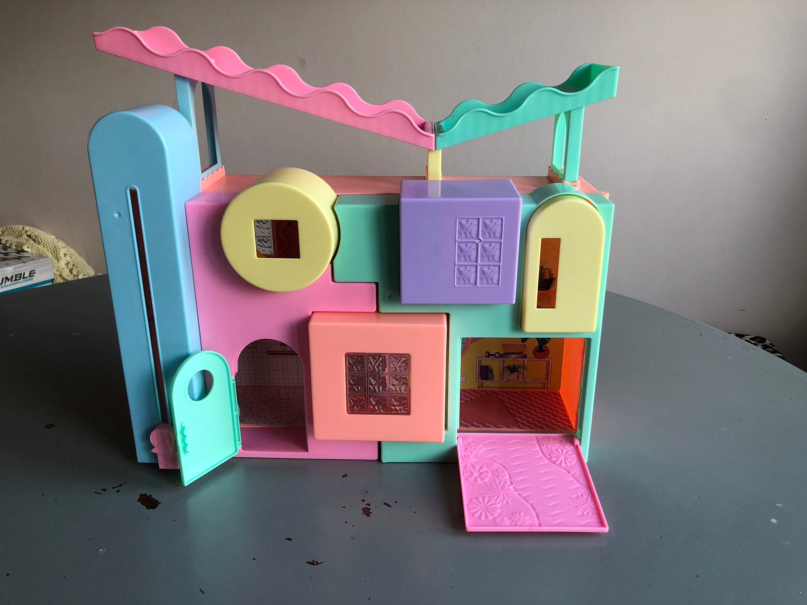 L.O.L. huis met meubels en poppetjes, Kinderen en Baby's, Ophalen, Gebruikt
