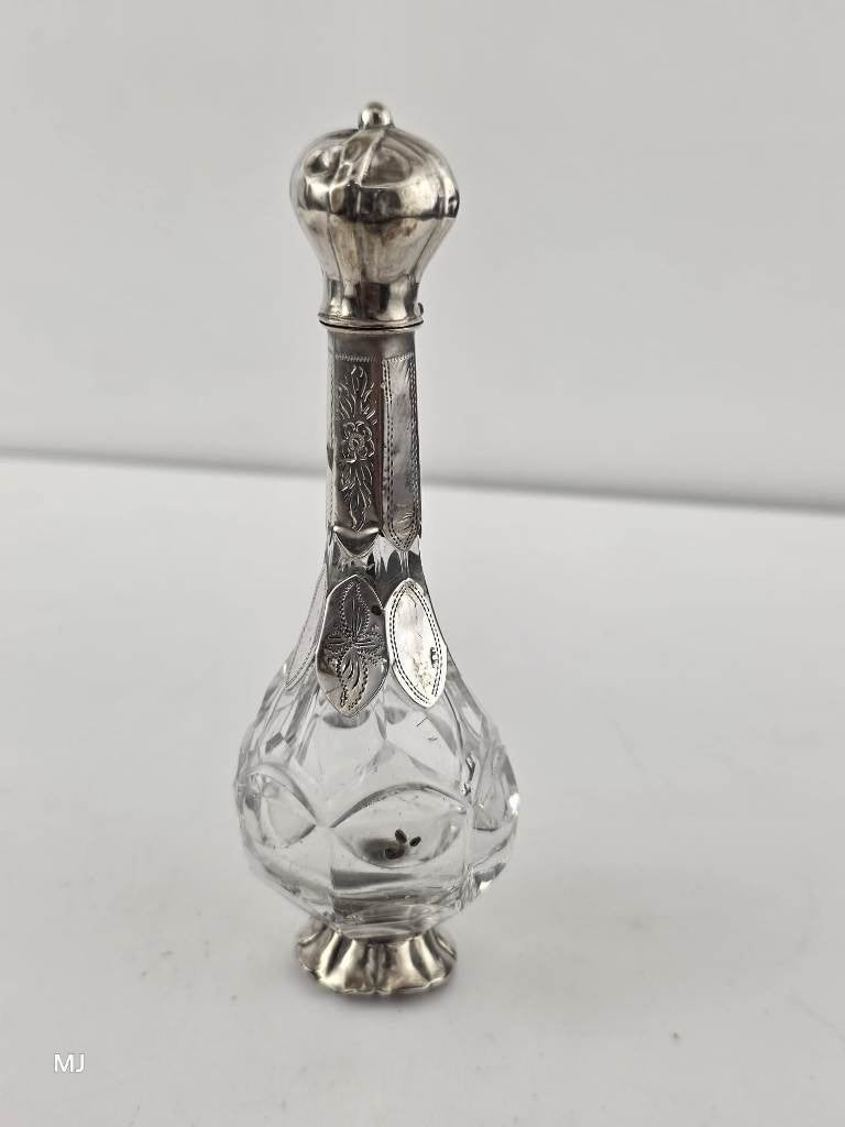 Parfumflesje met zilveren dop                            D39, Gebruikt, ., Ophalen of Verzenden, .