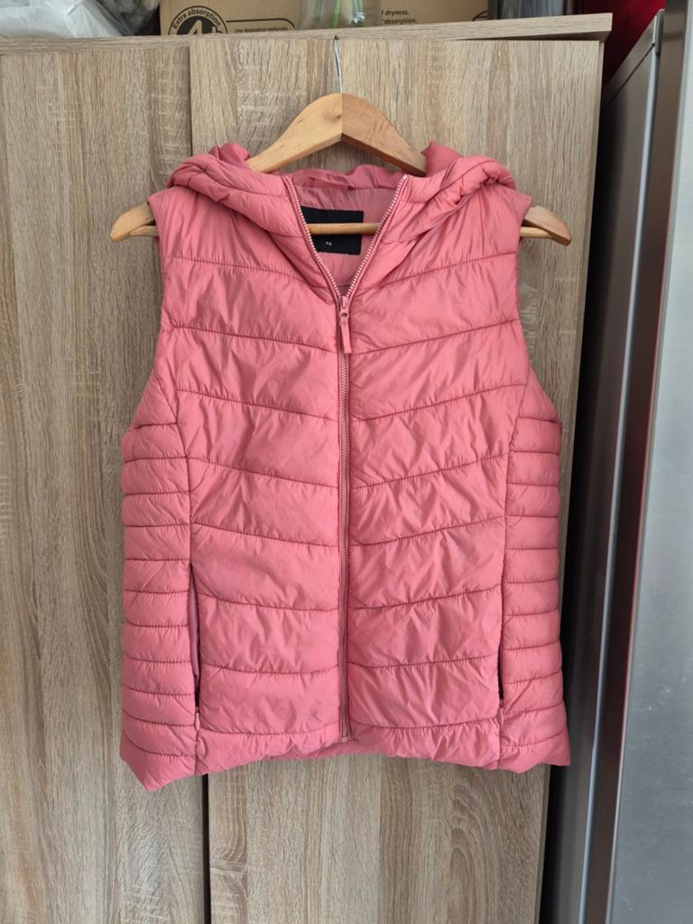 Roze gewatteerde bodywarmer met capuchon - LC Waikiki, Maat 38/40 (M), Zo goed als nieuw, Roze, LC Waikiki Classic