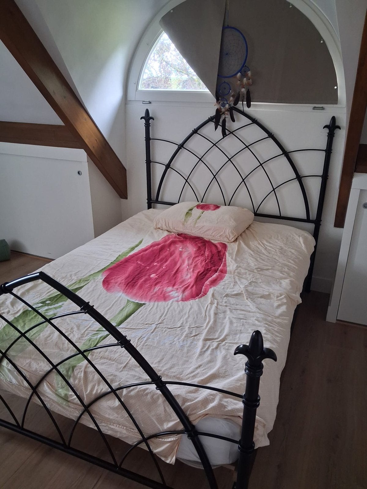 Metalen bedframe met sierlijk hoofdeinde, Ophalen, Gebruikt, Eenpersoons, Zwart