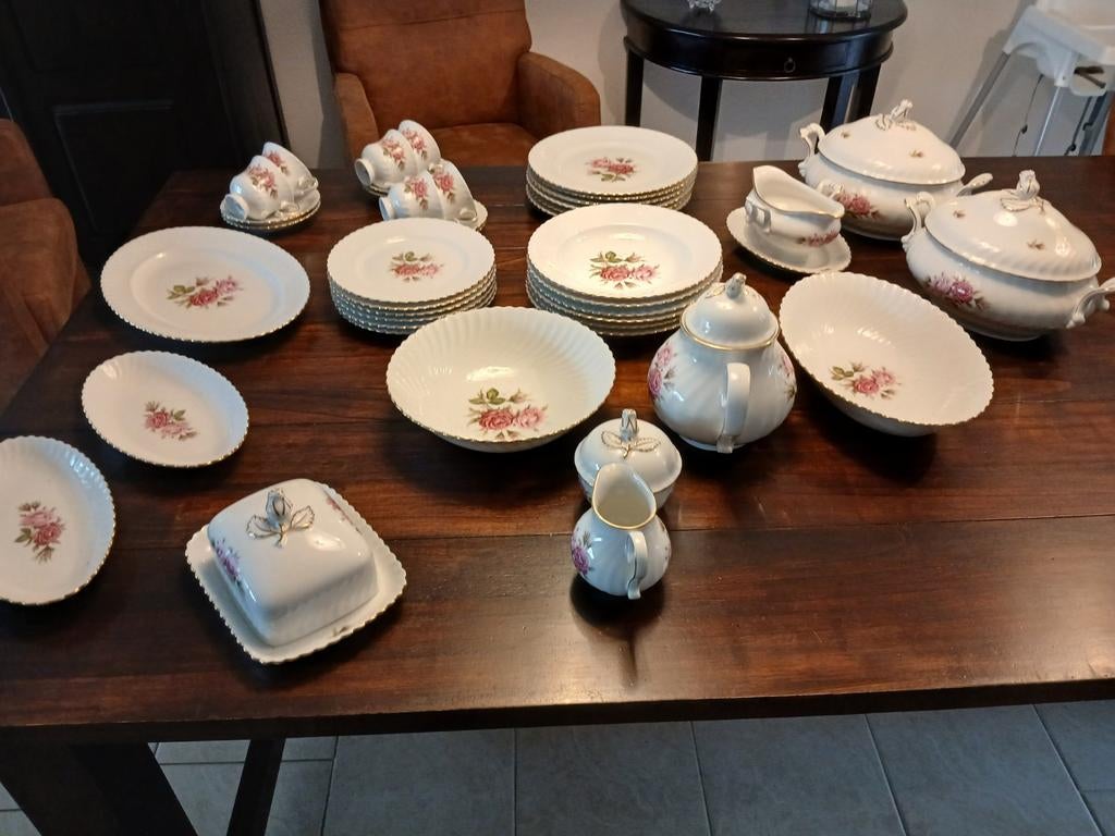Moosrose servies 36 delig.van Kaiser., Ophalen