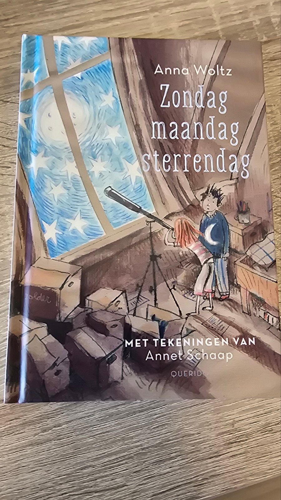 Zondag Maandag Sterrendag - Anna Woltz (Kinderboek), Ophalen of Verzenden, Zo goed als nieuw, Anna Woltz, Fictie algemeen